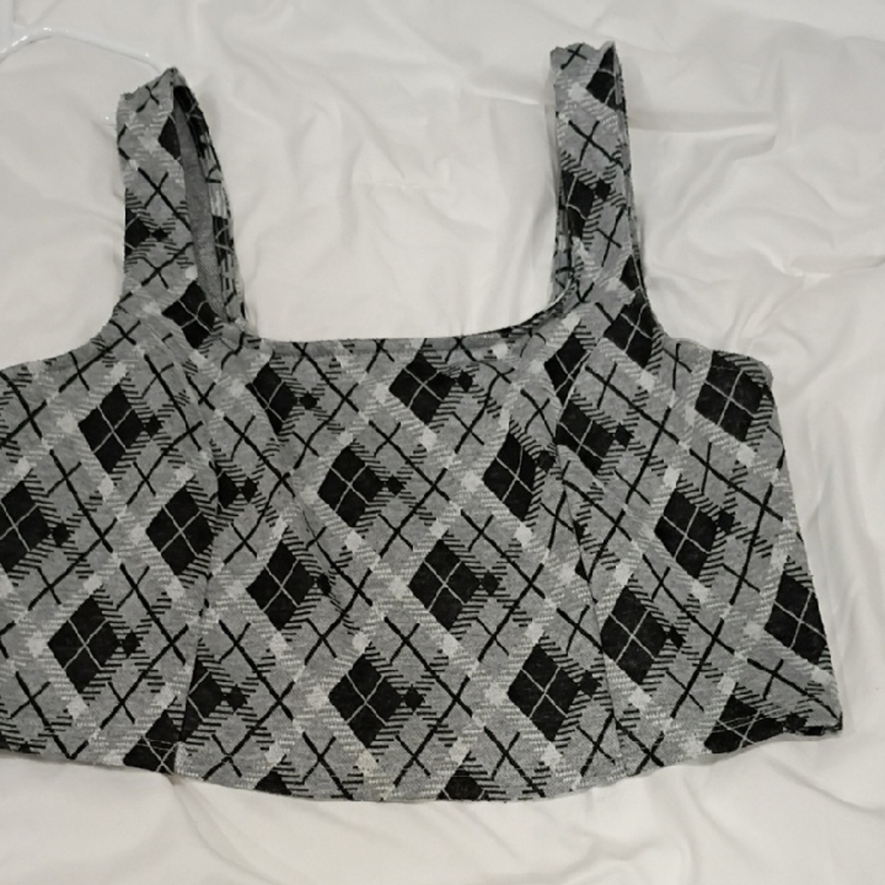 Chic Plaid Crop Top in Gray and Black